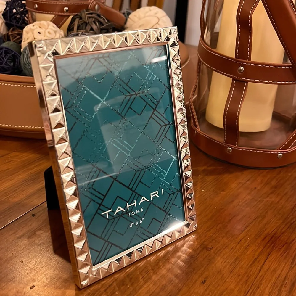 Tahari Home 4”x6” photo picture frame desktop new